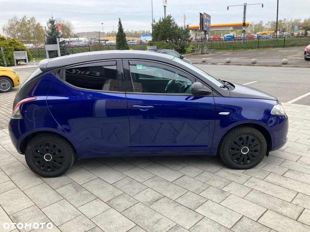 Lancia Ypsilon 1.2 8V Momo S&S - 12