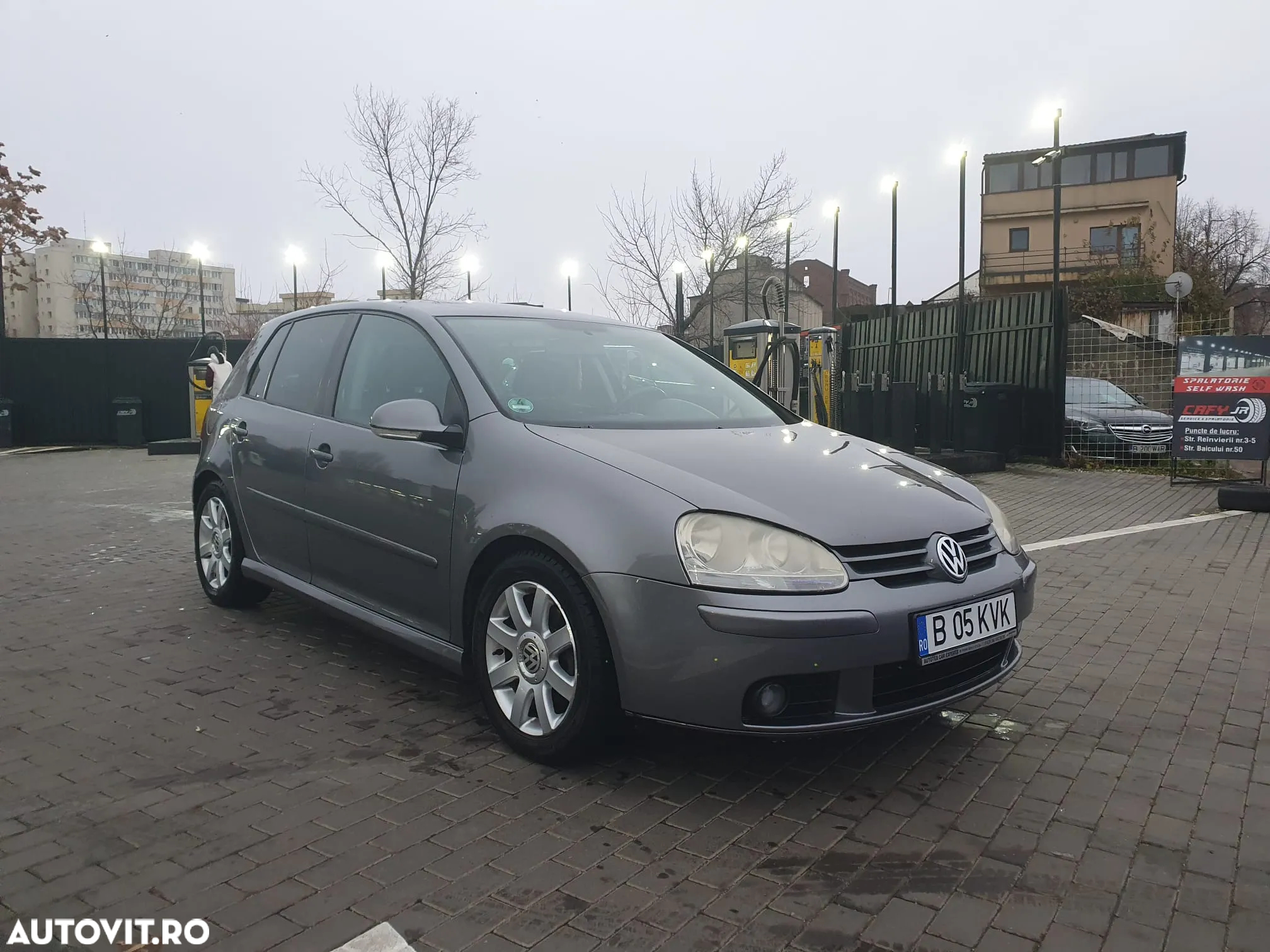 Volkswagen Golf 2.0 FSI Sportline - 5