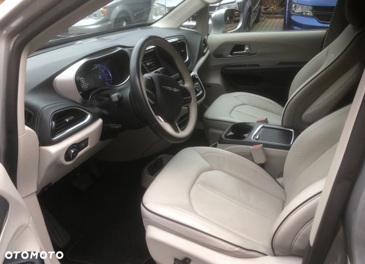Chrysler Pacifica - 6