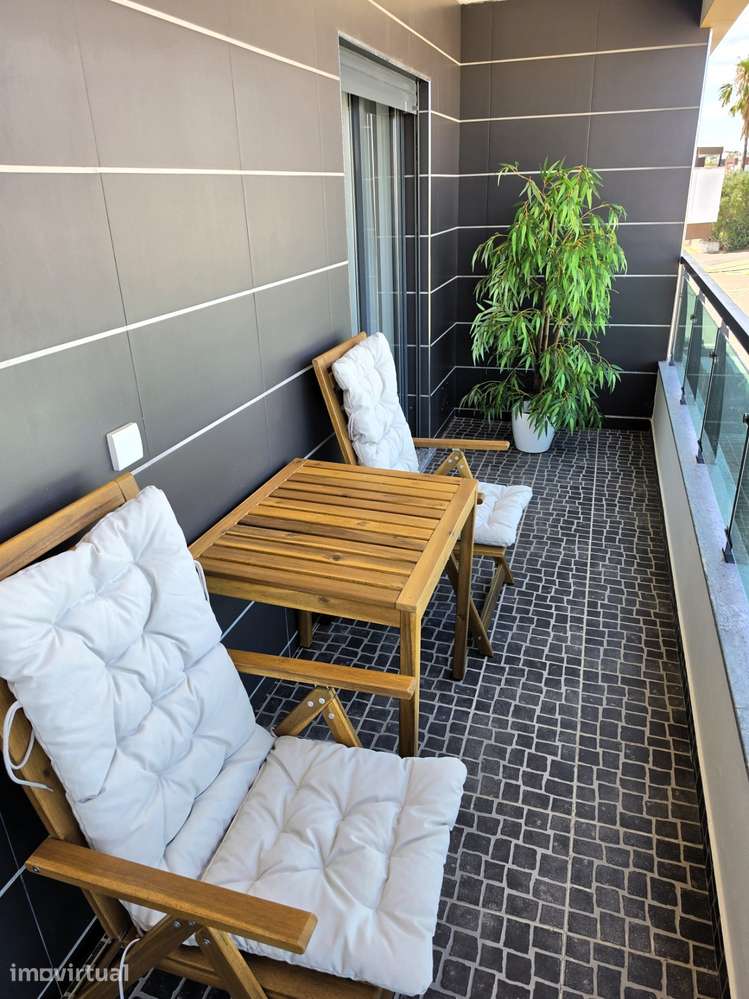 Apartamento Moderno com Piscina, Varanda e Estacionamento no Algarve - Grande imagem: 2/31