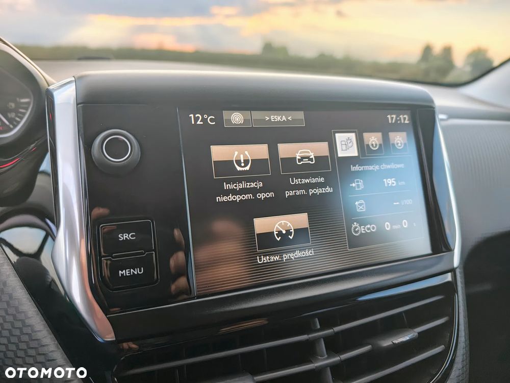 Peugeot 2008 1.6 BlueHDi Style - 25