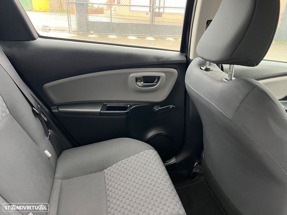 Toyota Yaris 1.0 VVT-i Comfort +PS+PT Techno - 23