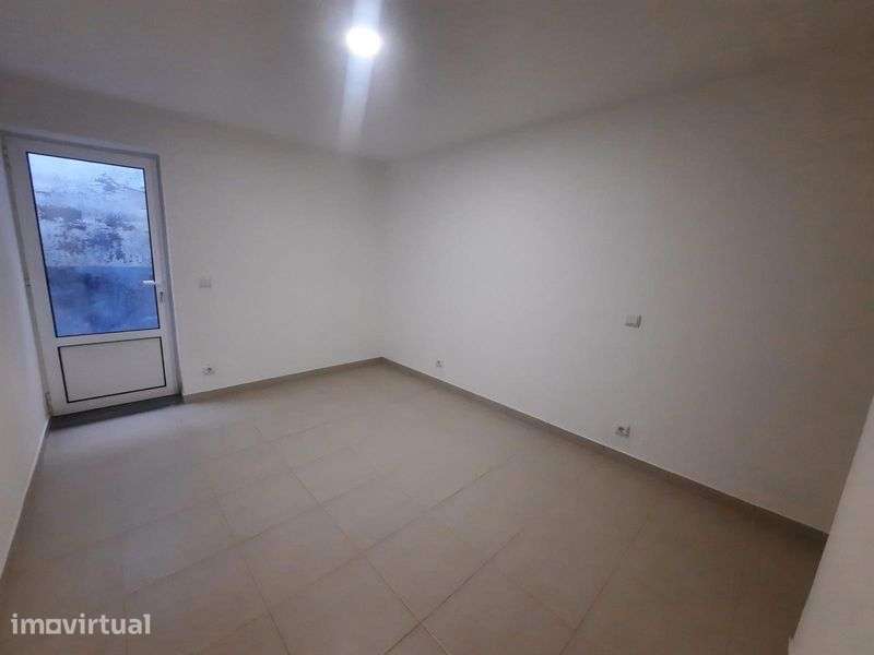 Apartamento T2 semi-mobilado - Grande imagem: 4/8
