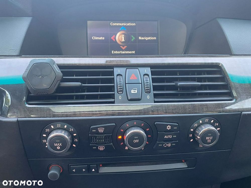 BMW Seria 5 545i - 16