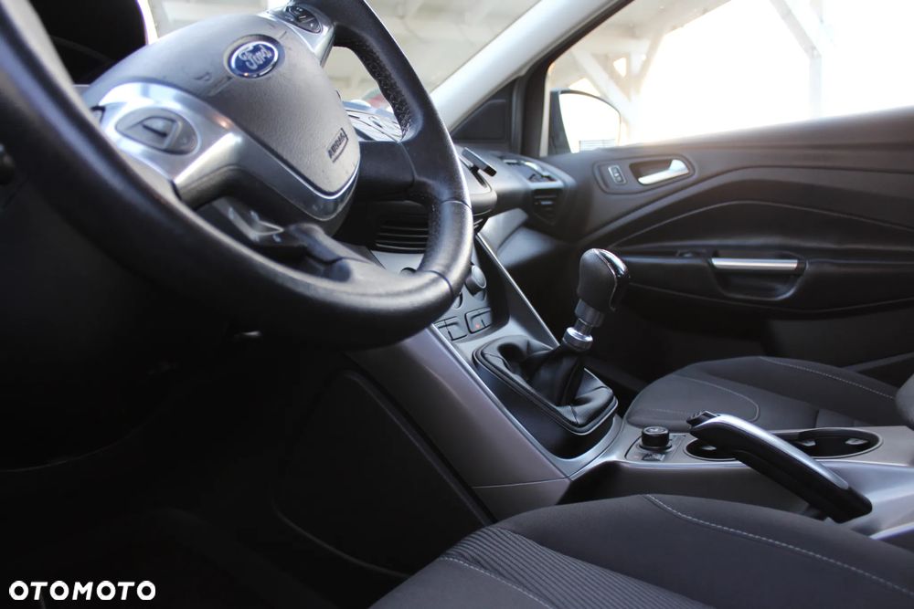 Ford Kuga 1.6 EcoBoost 2x4 Trend - 24
