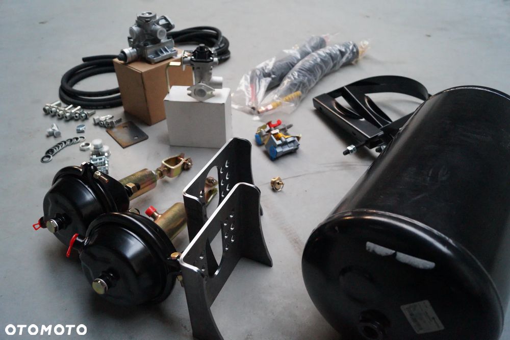 Zestaw hamulców Pneumatyczne - Hydrauliczne 1 Oś - 8