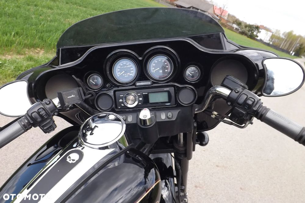 Harley-Davidson FLH Electra Glide - 18