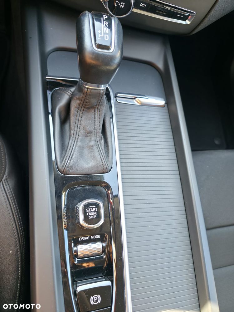 Volvo XC 60 D4 Momentum - 11