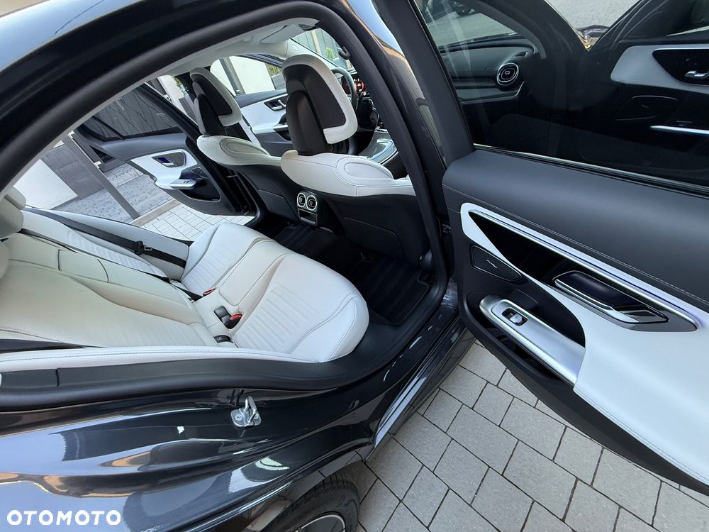 Mercedes-Benz Klasa C 300 mHEV 4-Matic AMG - 26