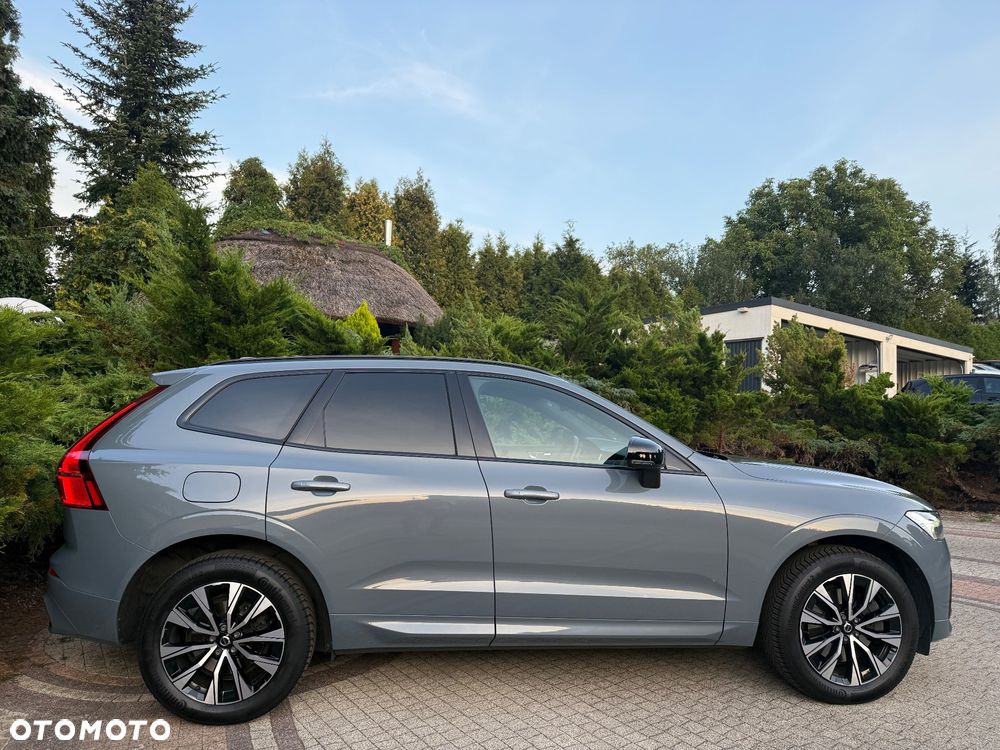 Volvo XC 60 B4 D Plus Dark - 4