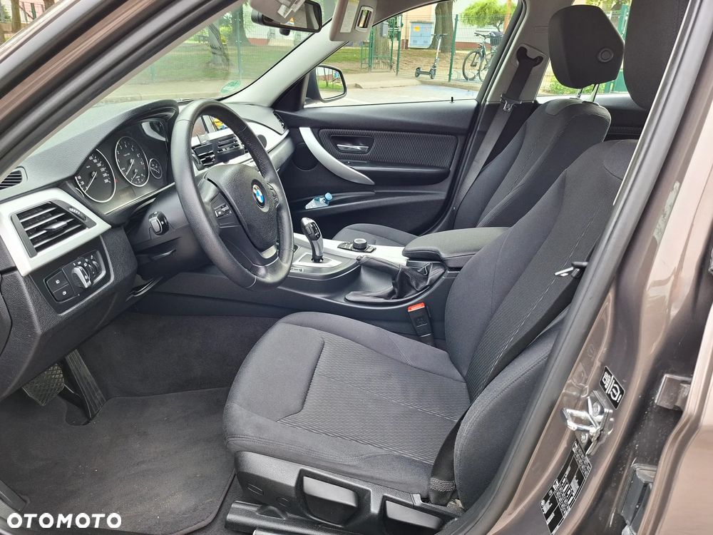 BMW Seria 3 320i - 15