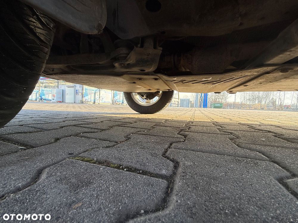 Suzuki Grand Vitara 2.4 De Luxe - 16