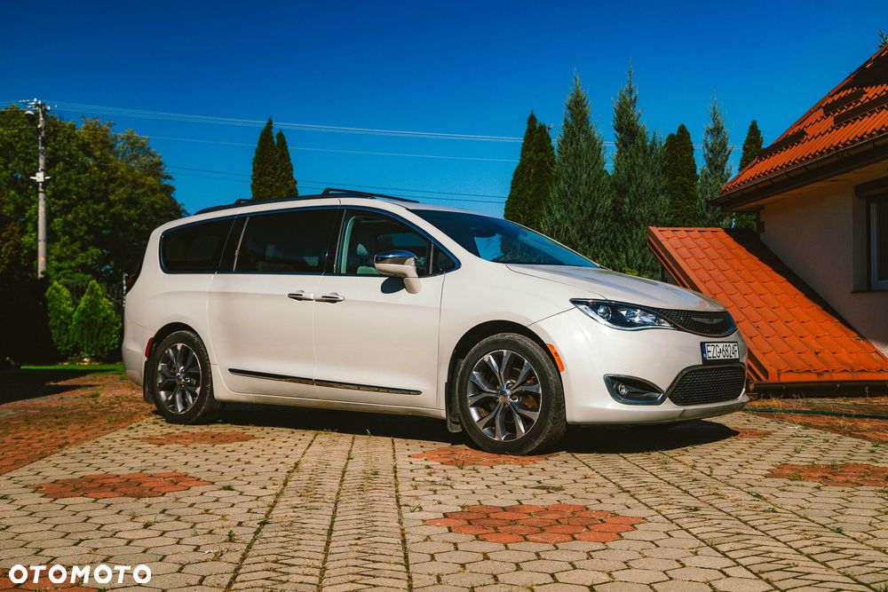 Chrysler Pacifica - 3