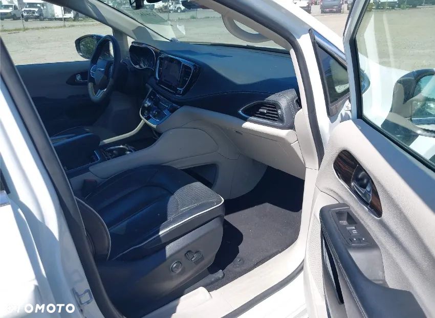 Chrysler Pacifica - 7