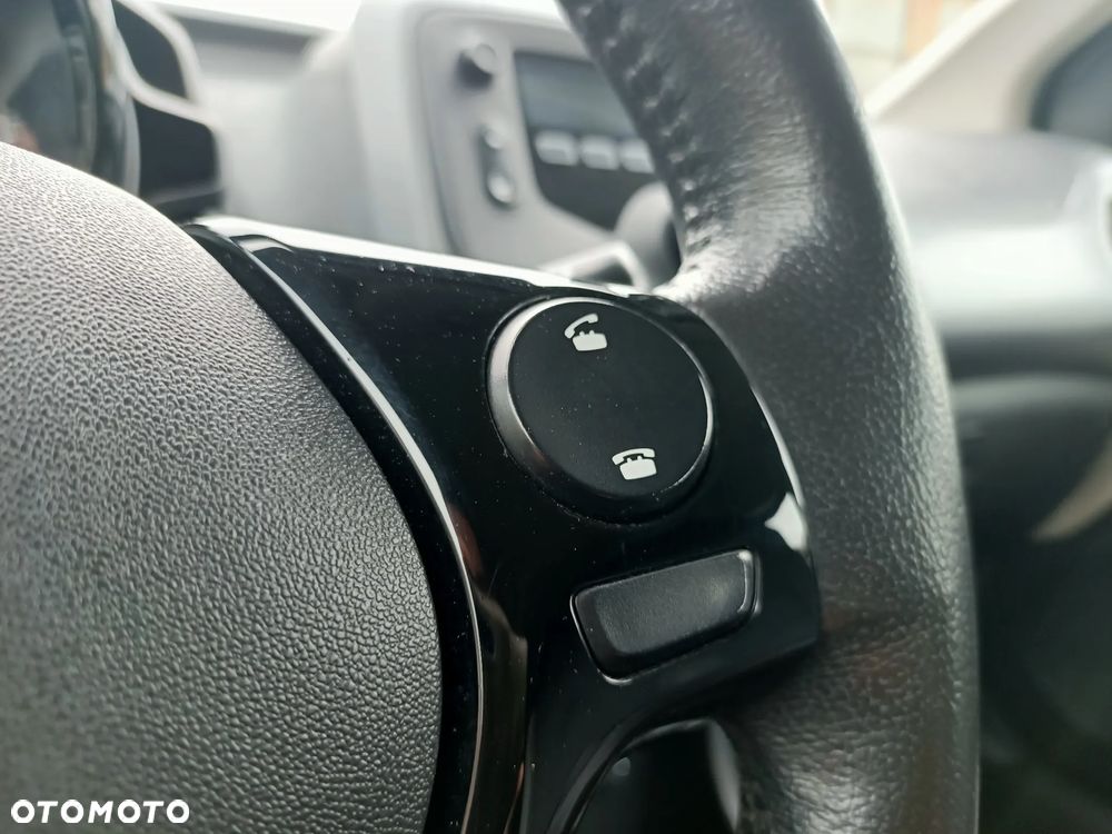 Toyota Aygo x-play - 17