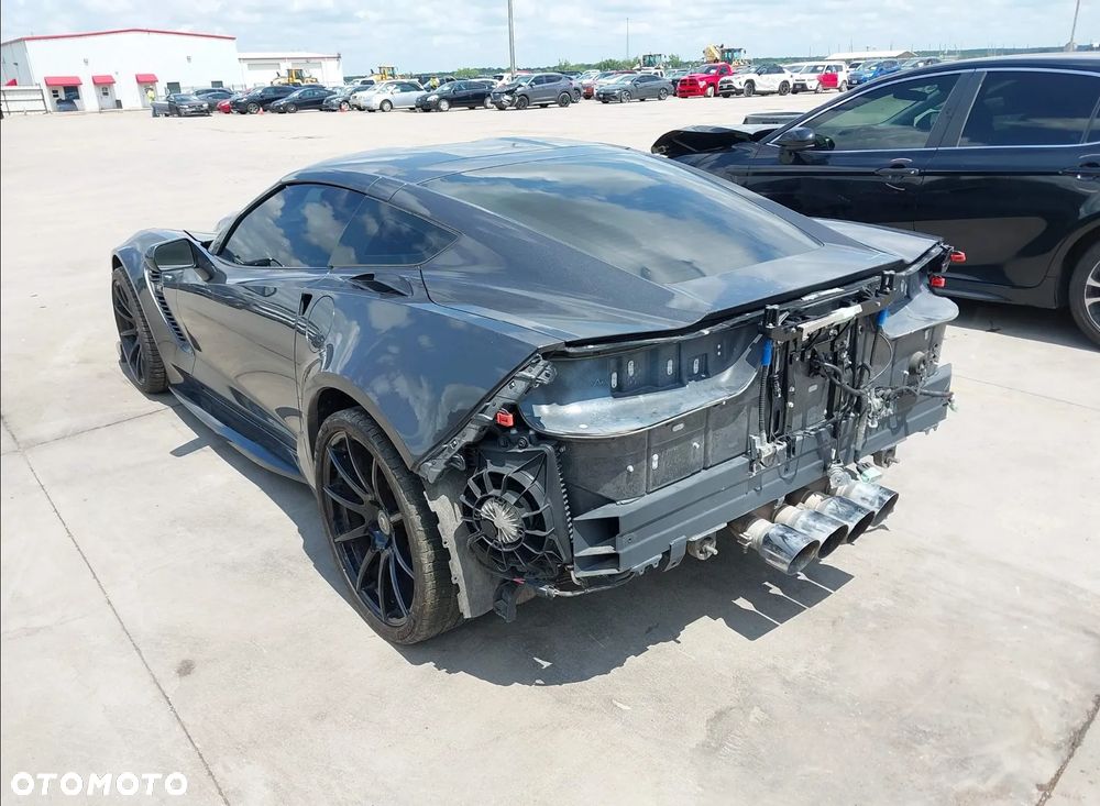 Chevrolet Corvette - 5