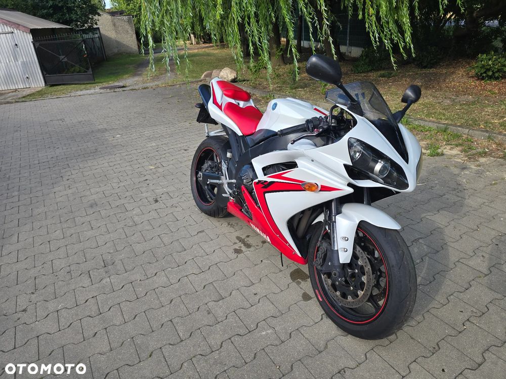 Yamaha R1 - 2