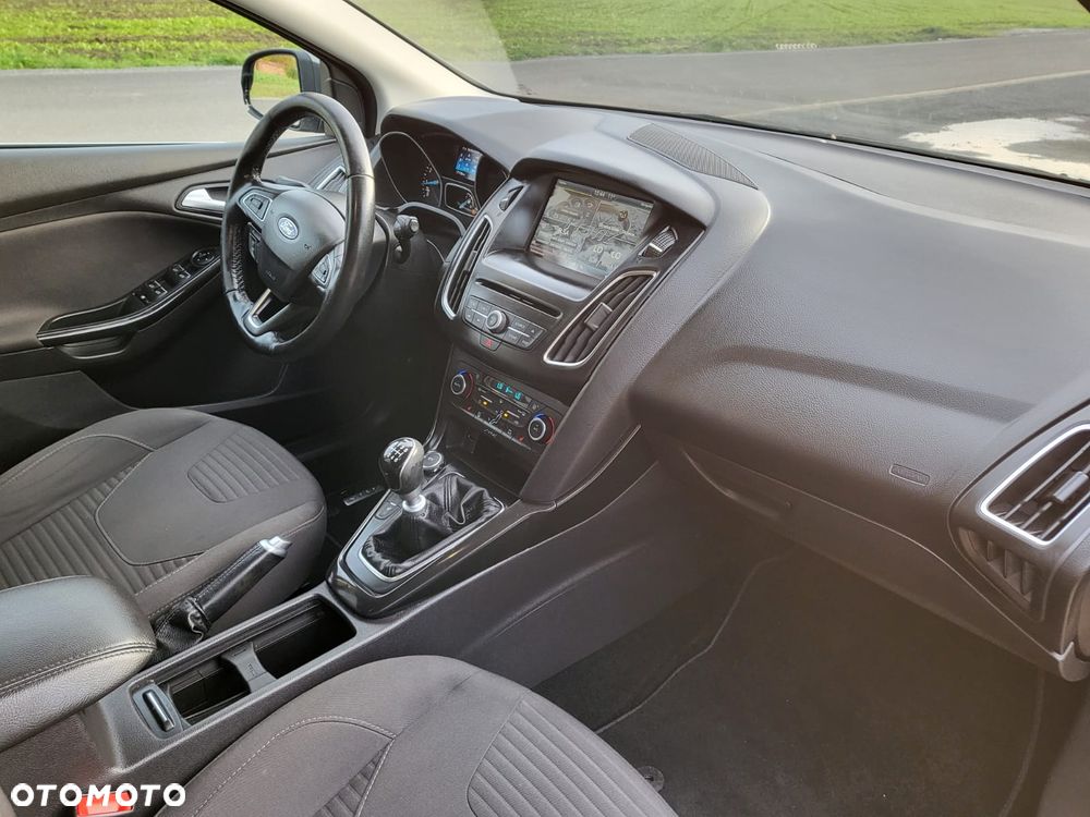 Ford Focus 1.0 EcoBoost STart-Stopp-System TITANIUM - 6