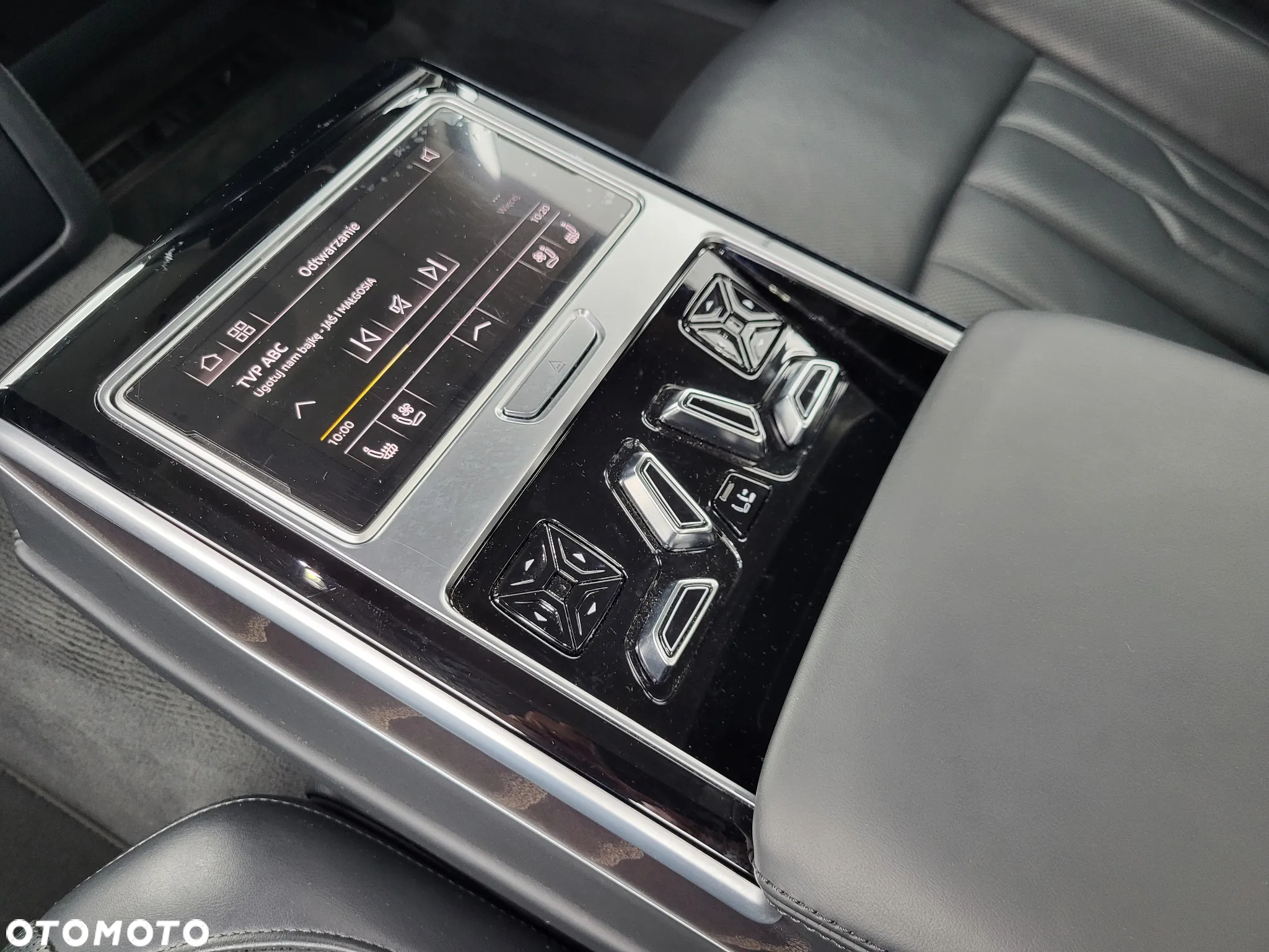 Audi A8 - 30