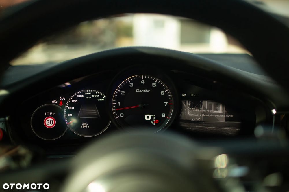Porsche Panamera Turbo - 12