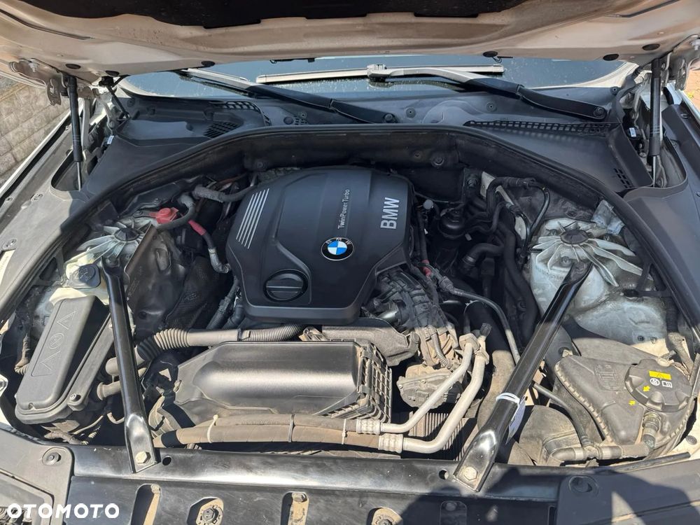 BMW Seria 5 520d xDrive - 12