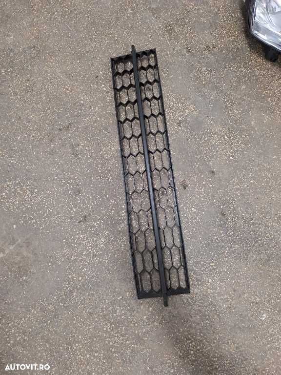 Grila centrala originala bara fata Skoda Octavia 3 an 2013-2017 - 1