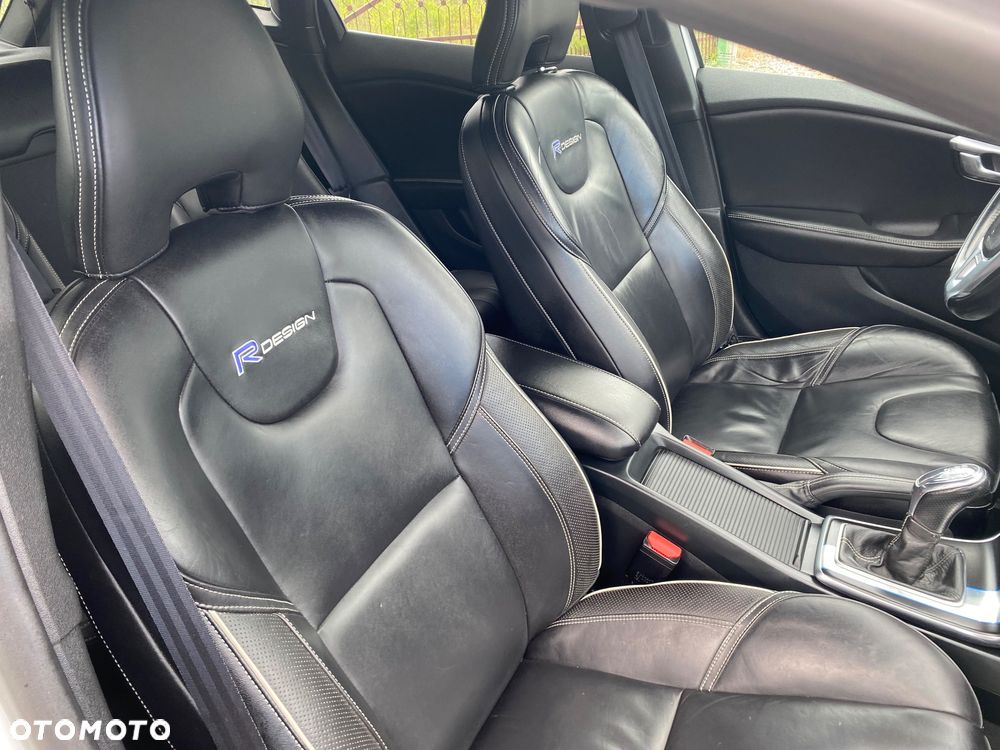 Volvo V40 D2 R Design - 17