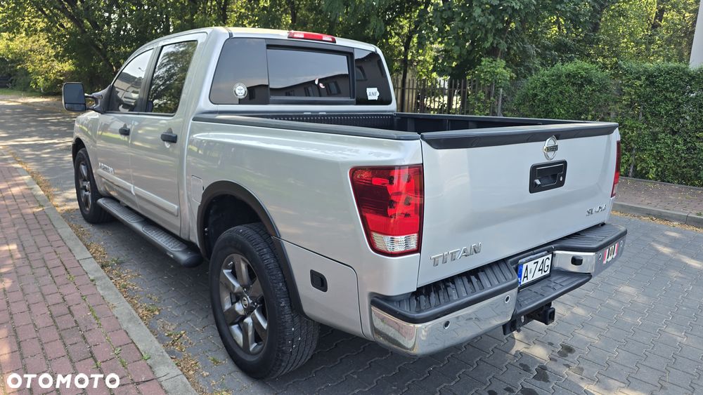 Nissan Titan 5.6 V8 LE Crew Cab - 12