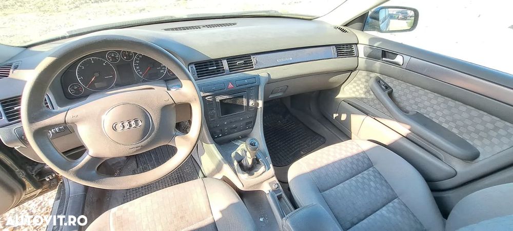 Dezmembrez A6 C5 2004 Motor BDH culoare LY7Q - 7