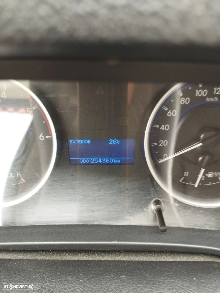 Toyota Hilux 2.4 D-4D 4WD CD CM - 19
