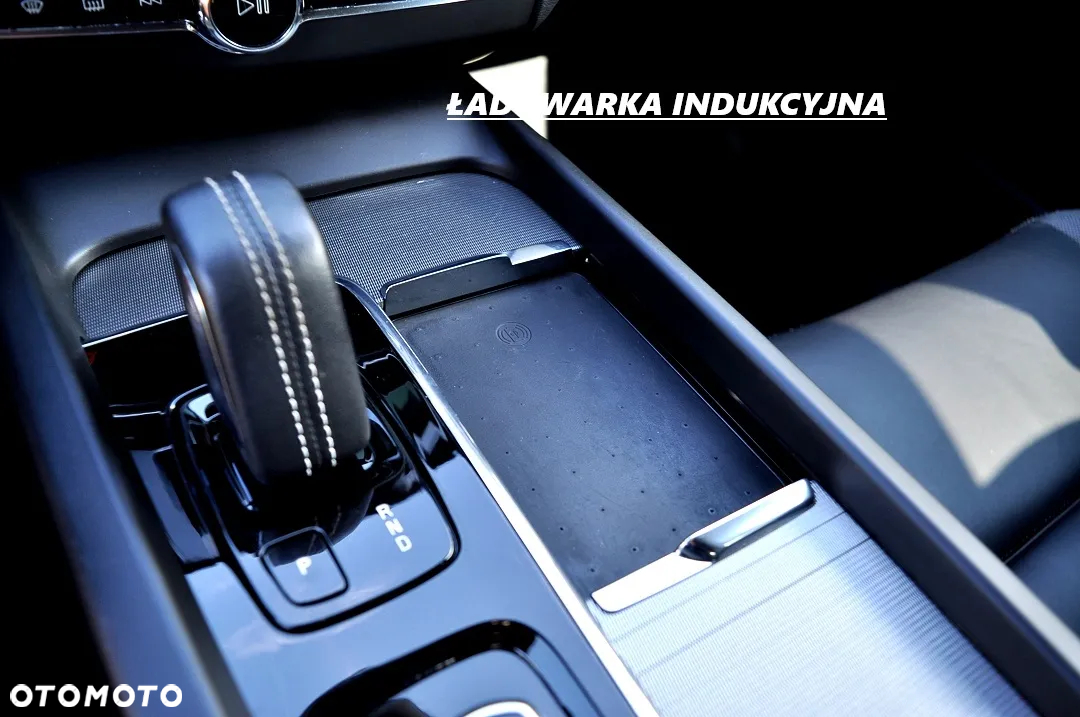 Volvo XC 60 B4 D AWD Plus Dark - 24