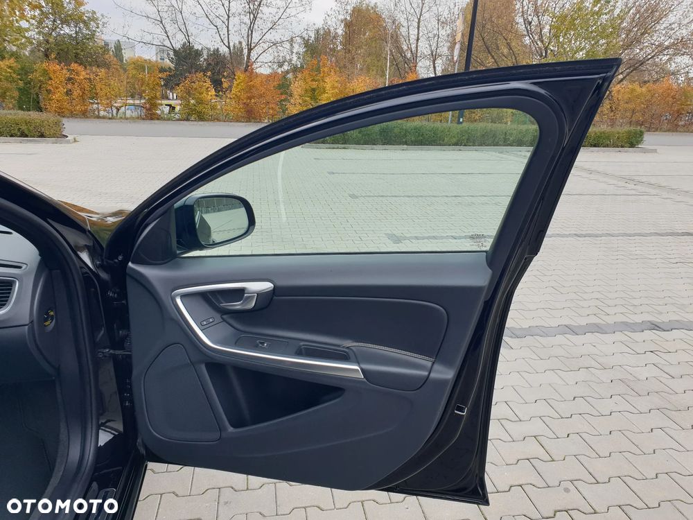 Volvo V60 D4 Summum - 28