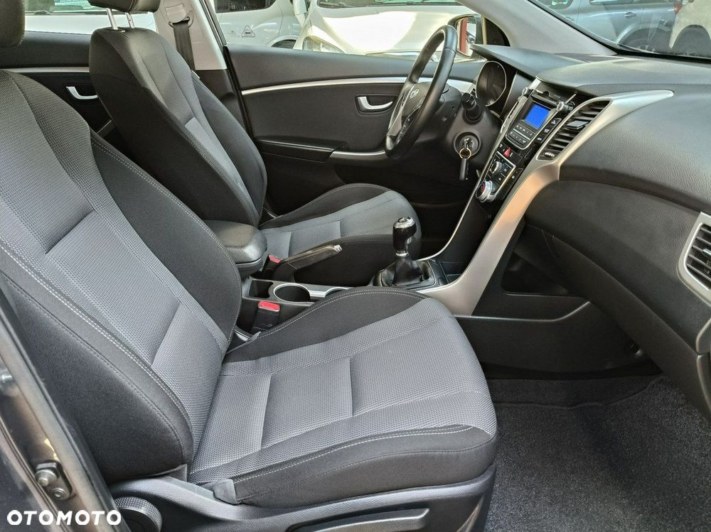 Hyundai i30 blue Kombi 1.4 Passion - 11