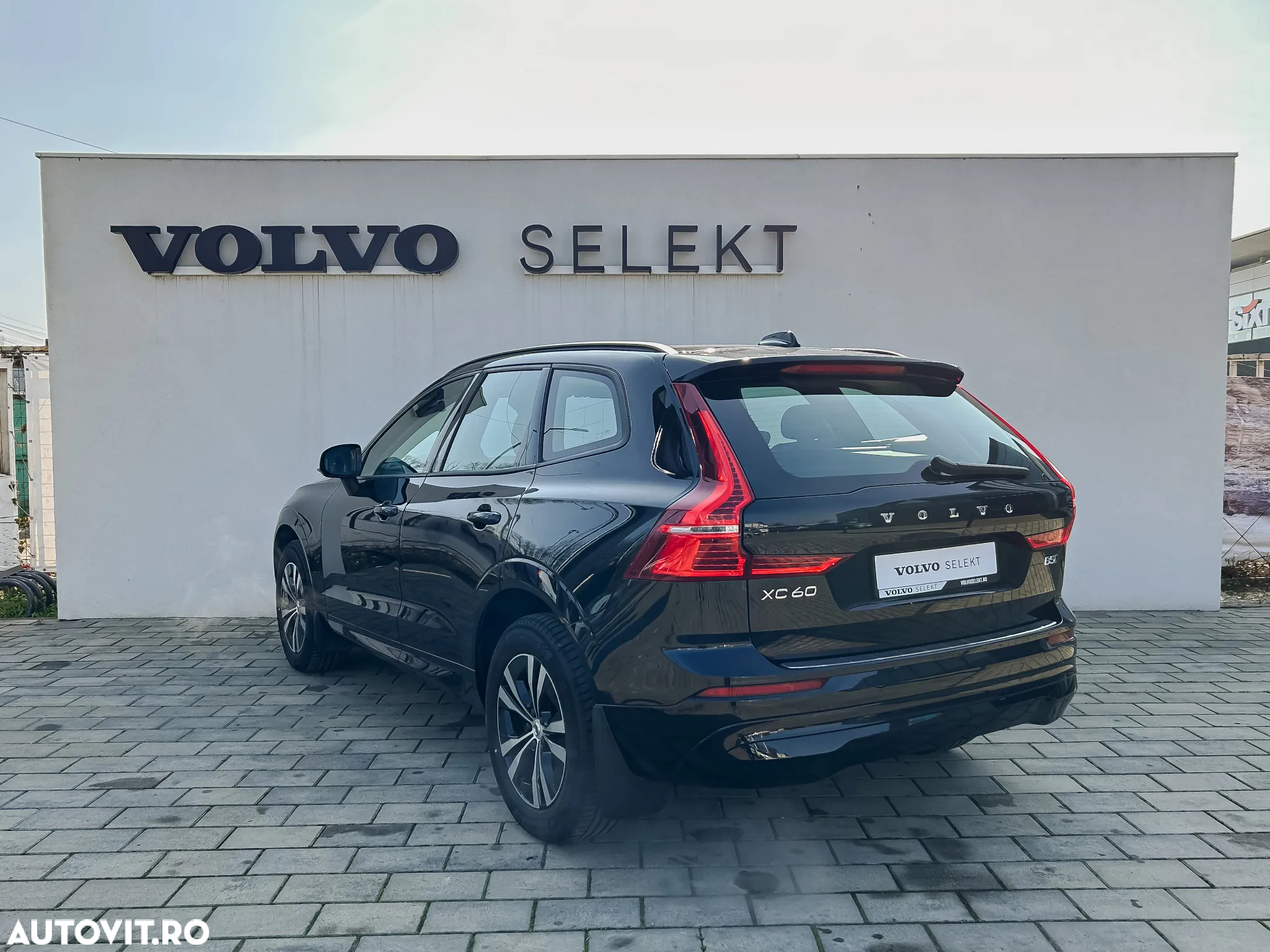 Volvo XC 60 B5 MHEV AT8 AWD Momentum Pro - 5
