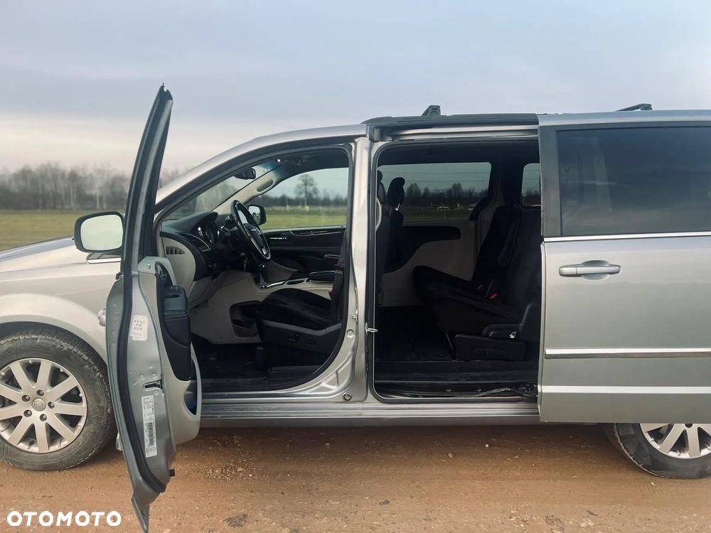 Chrysler Town & Country 3.6 Limited - 9
