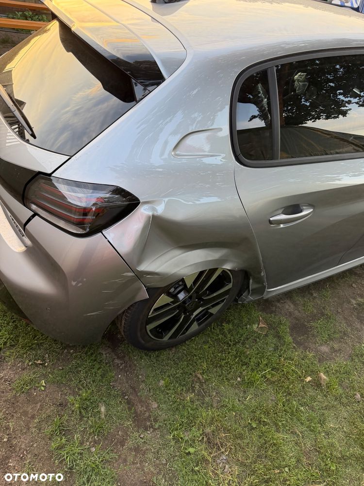Peugeot 208 - 5