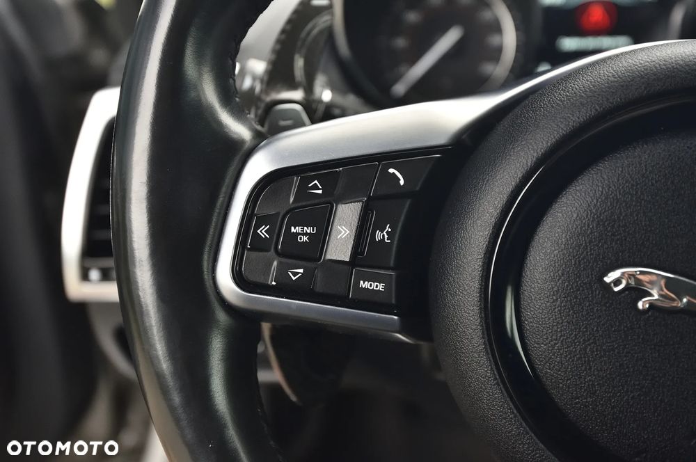 Jaguar F-Type Coupe P300 R-Dynamic - 34