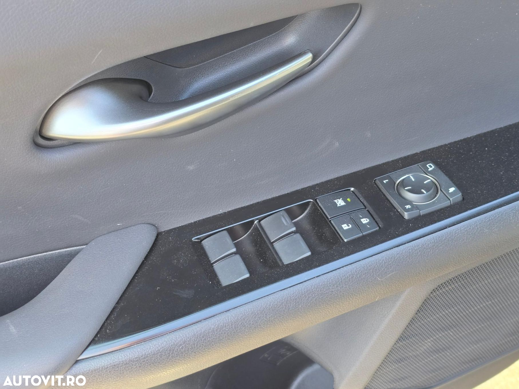 Lexus UX 250h 2.0L HEV 20H- (178 HP) 4X2 CVT Executive - 8
