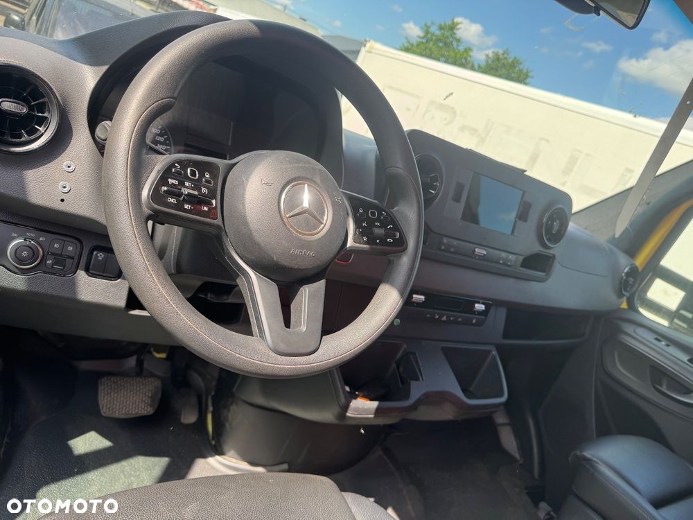 Mercedes-Benz Sprinter - 4