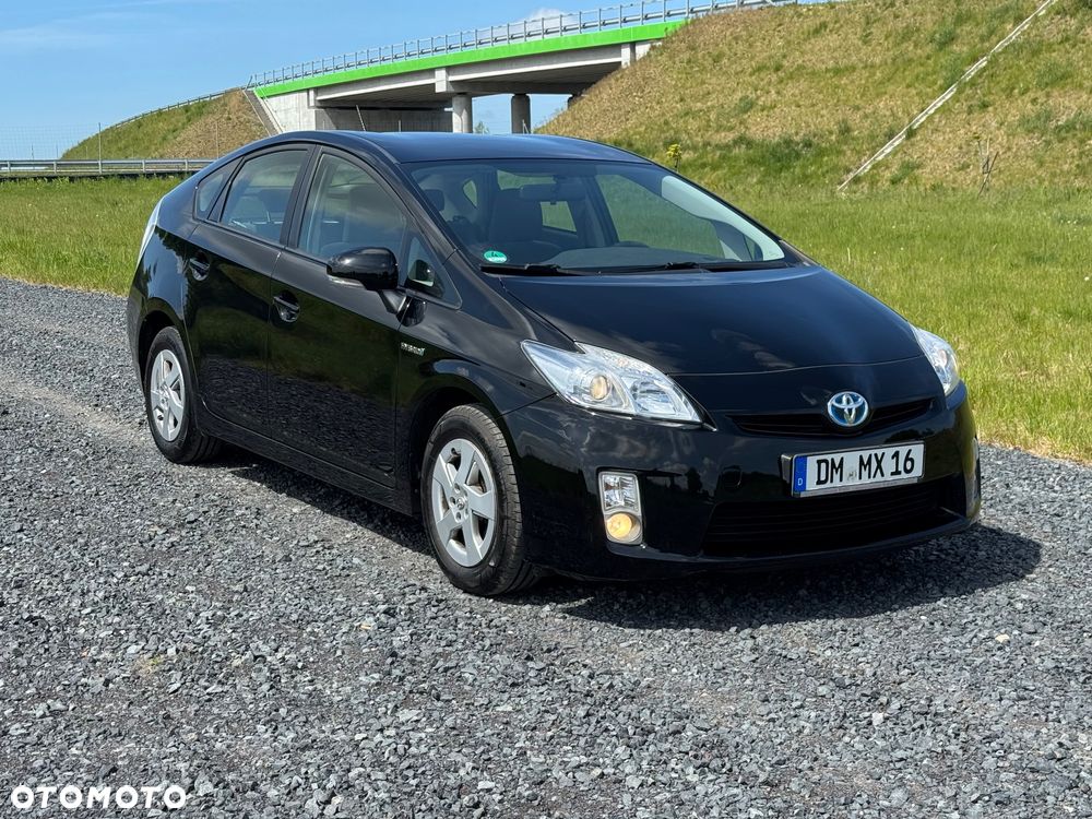 Toyota Prius (Hybrid) Life - 3