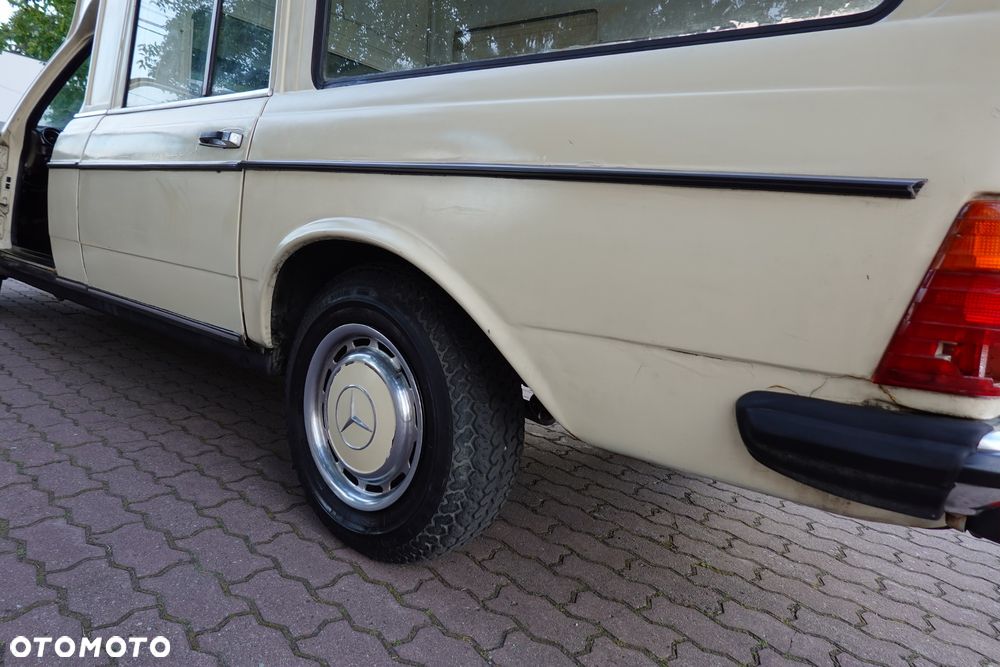Mercedes-Benz W123 - 21
