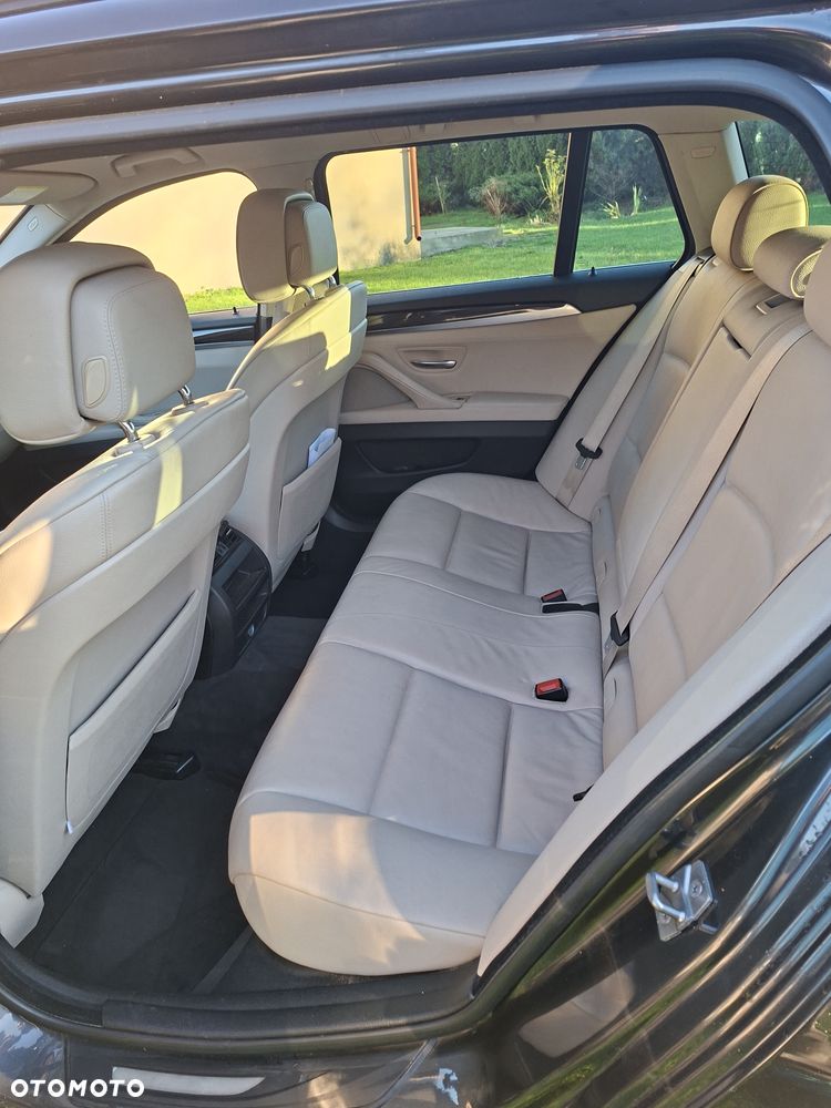 BMW Seria 5 525d - 9