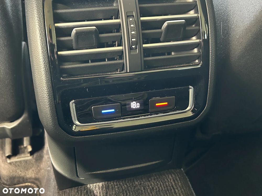 Volkswagen Passat Variant 2.0 TDI SCR 4Motion DSG Comfortline - 21