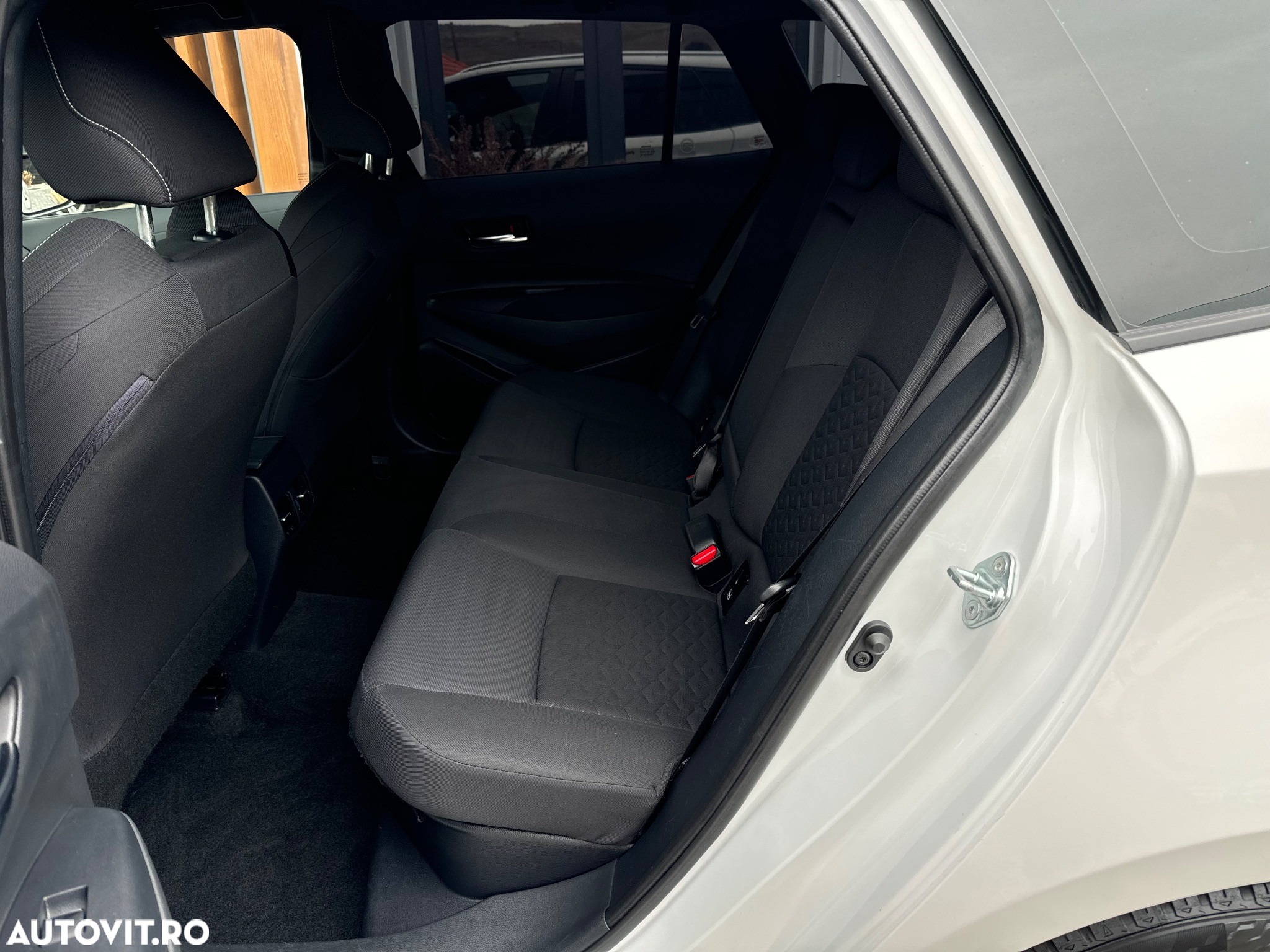 Toyota Corolla 1.8 HSD Business - 19