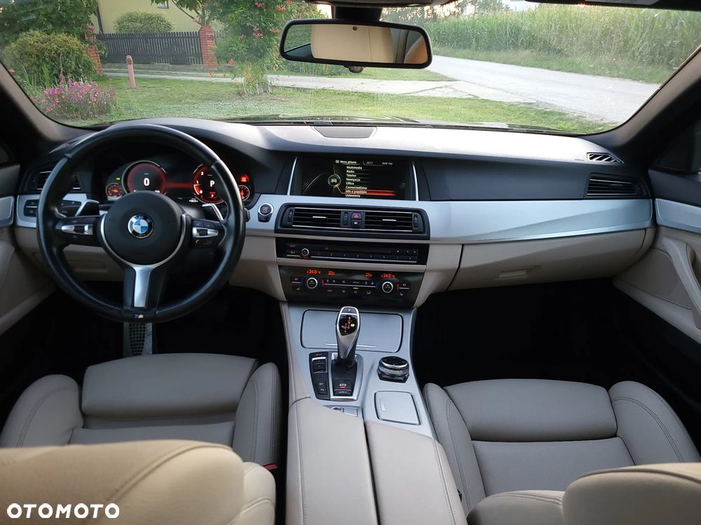 BMW Seria 5 525d xDrive - 31