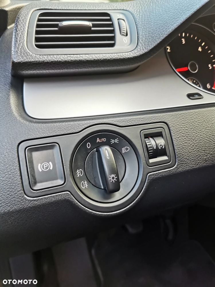 Volkswagen Passat 2.0 TDI Highline - 19