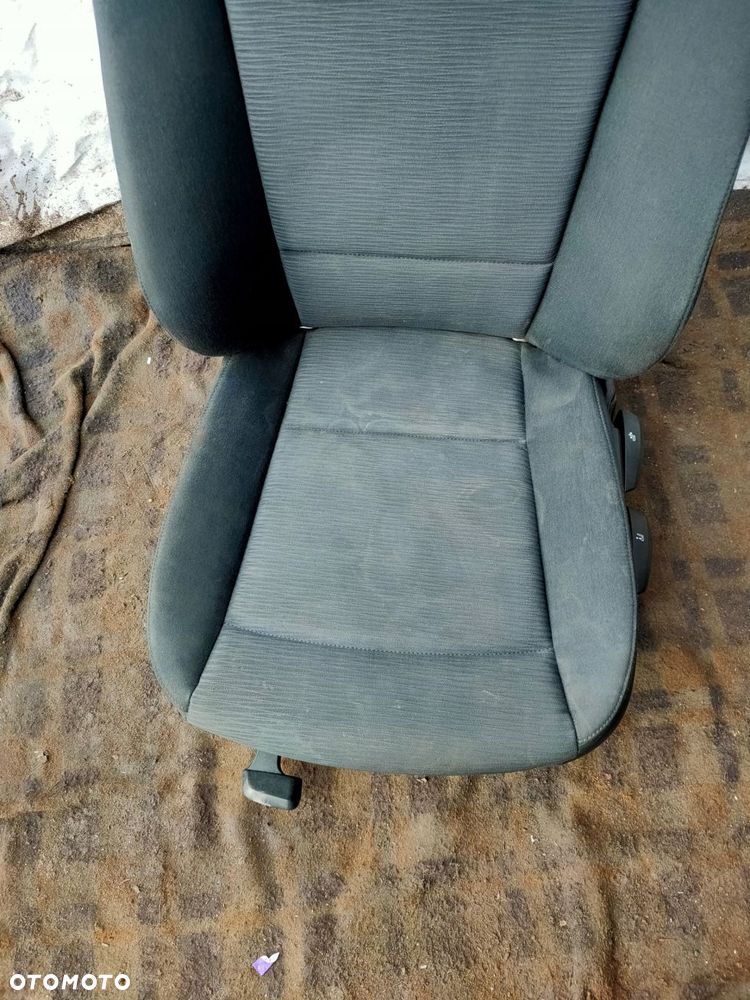 fotel siedzenie lewy przód e87 lift 5drzwi - 3