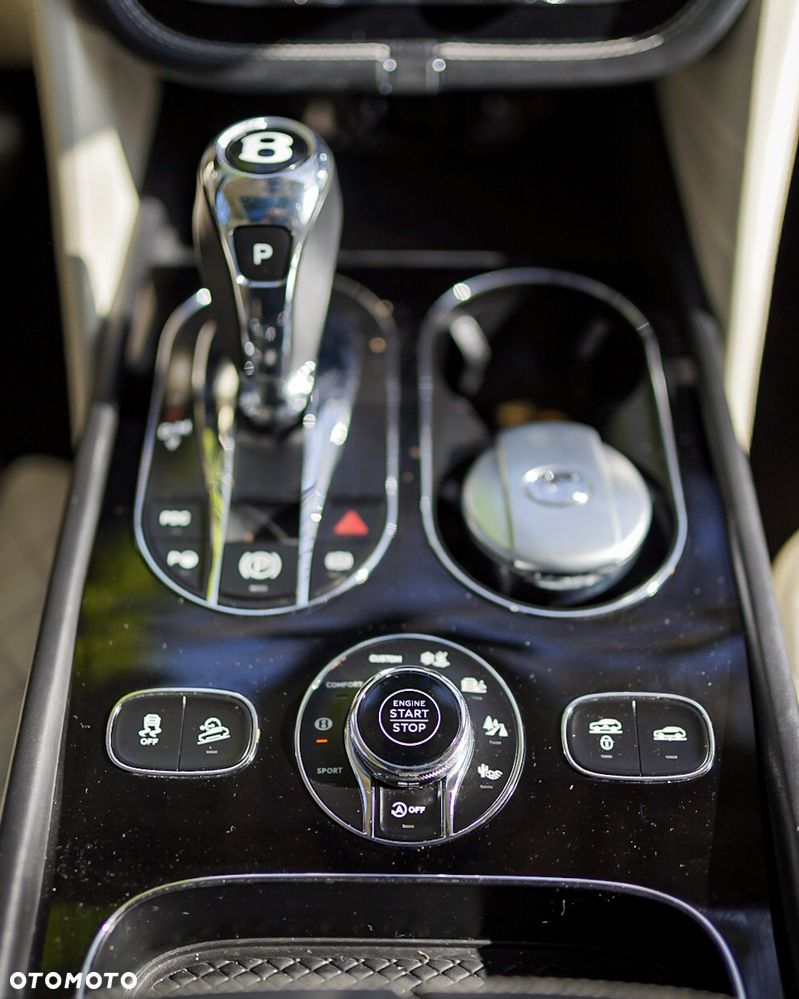 Bentley Bentayga W12 Mulliner - 27