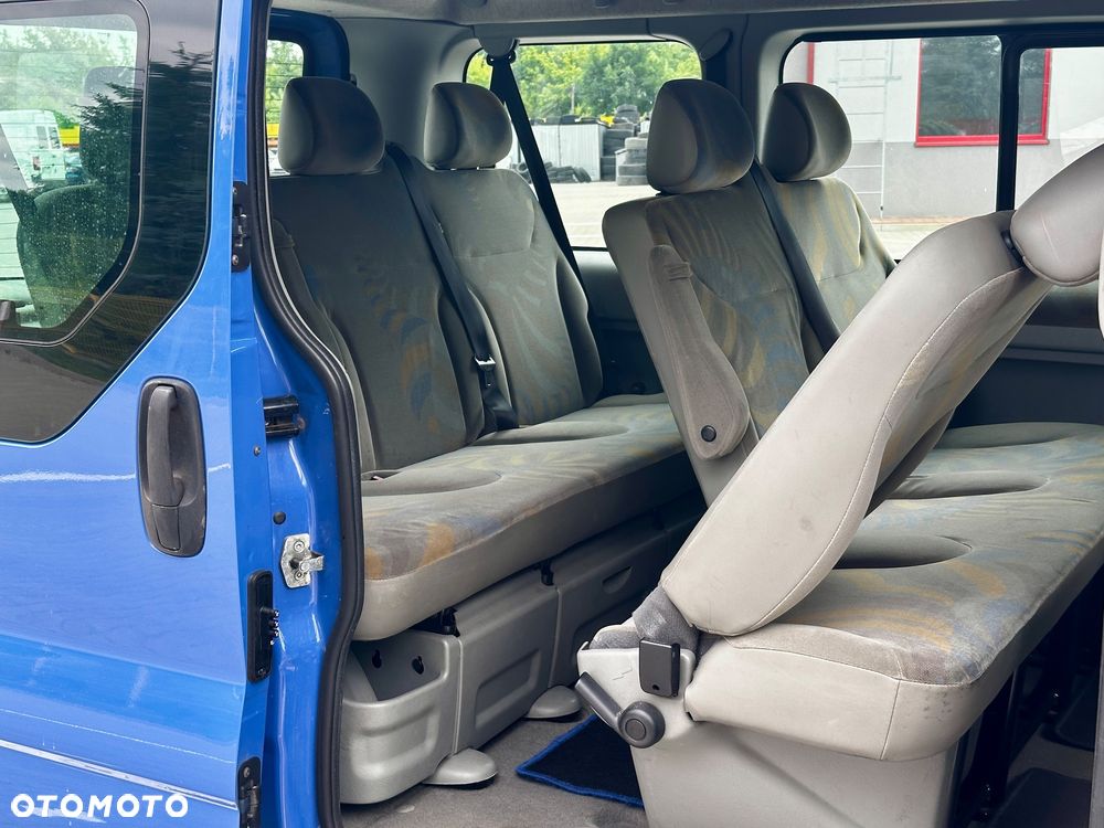 Renault Trafic Passenger - 9
