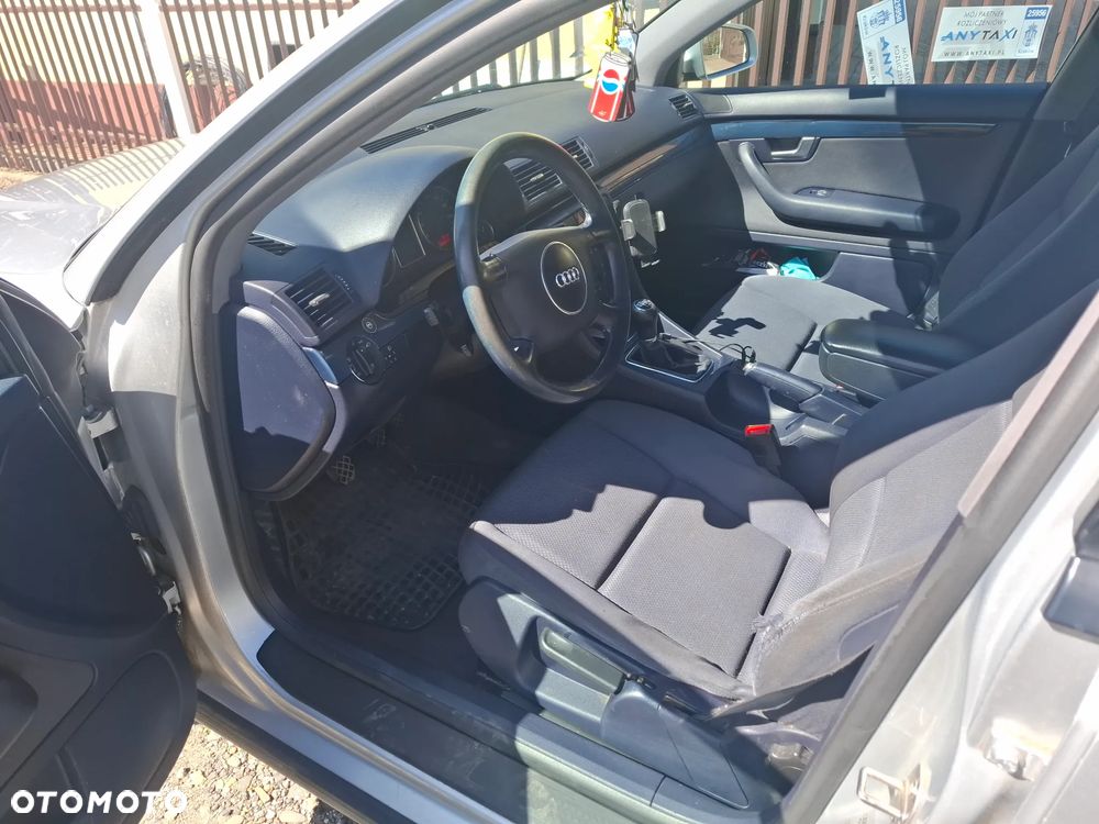 Audi A4 Limousine - 4